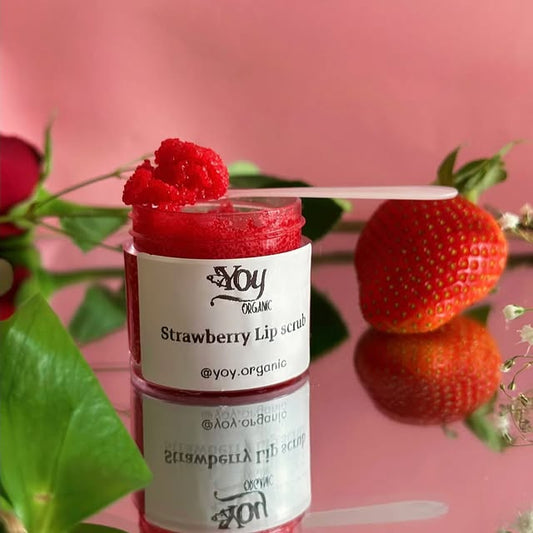 مقشر الشفاه بالفراولة